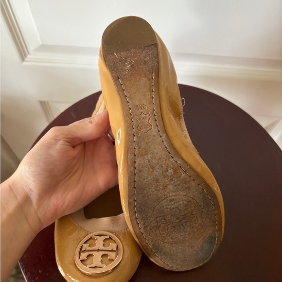 Tory Burch Tan Caroline Ballet Flats with Leather Sole Size 8 - Picture 3 of 5